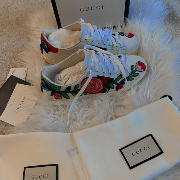 Gucci Sneakers - Picture 2 of 7